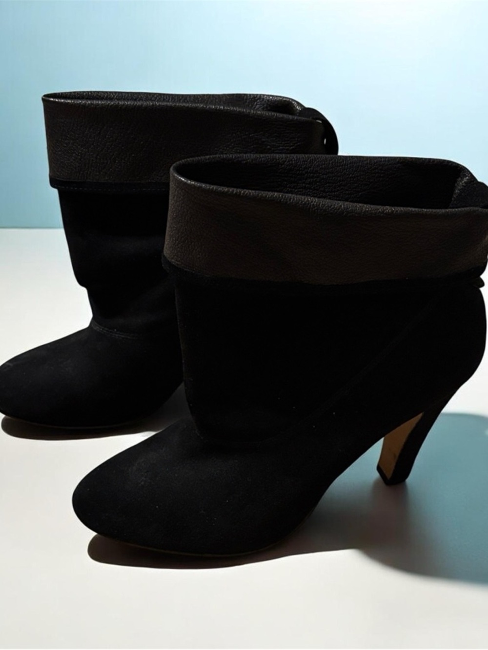 Vintage Classic Ann Taylor Women’s Black Suede Heel Cuff Ankle Bootie Size 7M